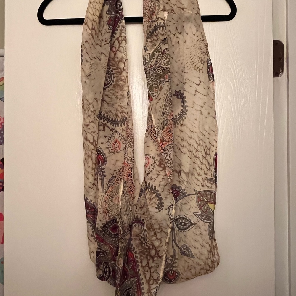 ❤️‍🔥BOGO free (equal or lesser value). Scarf